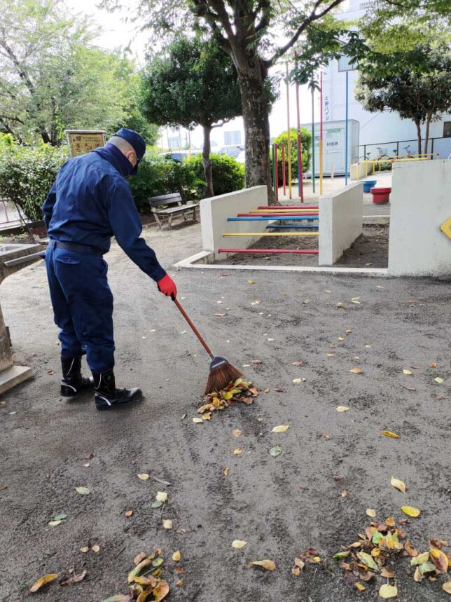 公園清掃の様子