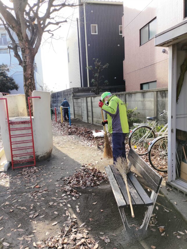 北町三丁目防災会と連携した公園清掃の様子